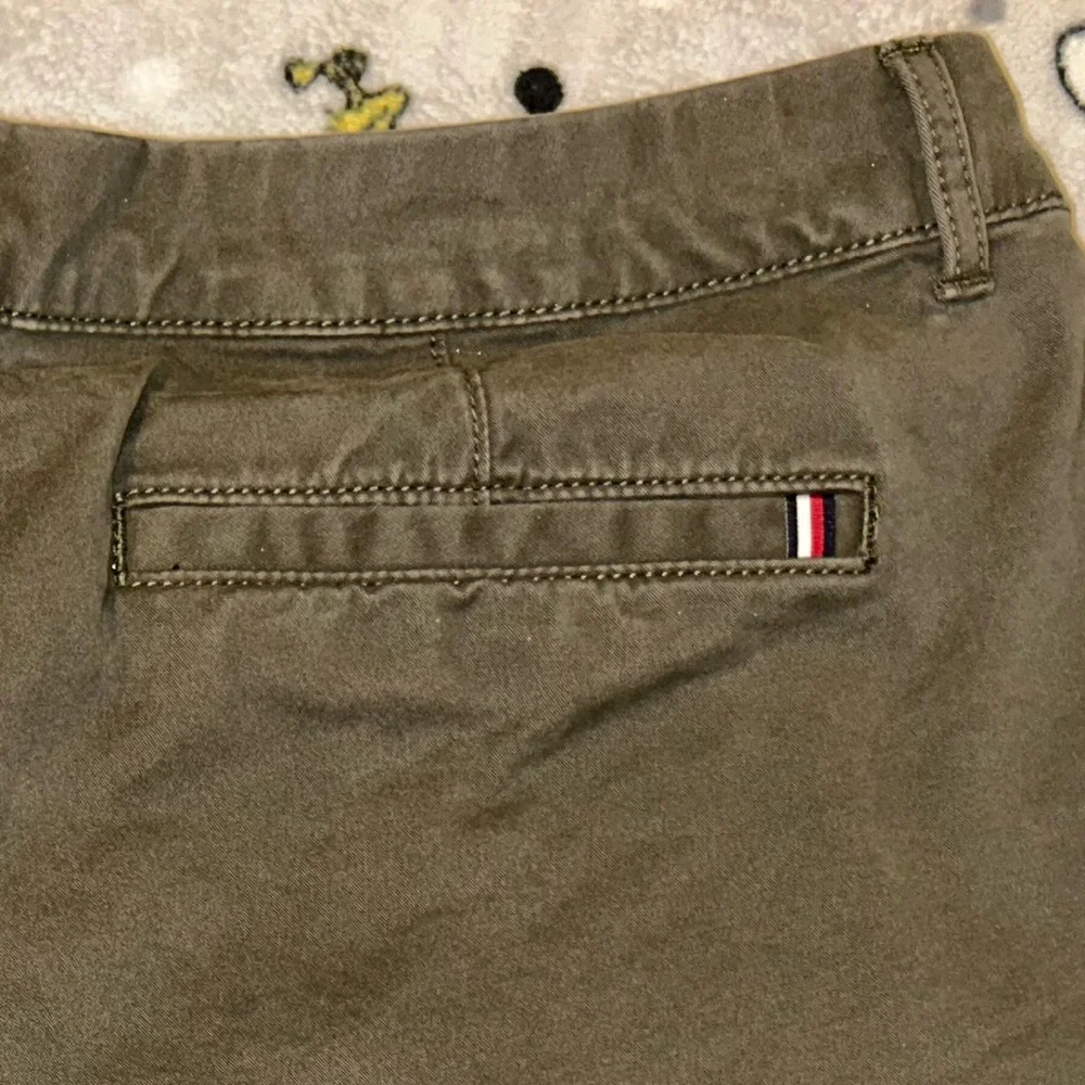 Tommy Hilfiger Jean Shorts (size 18) - Picture 4 of 4